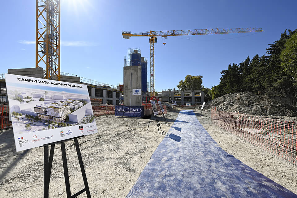 Visite de chantier de l&rsquo;&eacute;cole Vatel en pr&eacute;sence de David Lisnard, maire de Cannes, Karine Benzazon, pr&eacute;sidente du groupe Vatel, Florelle Visentin-Klein, pr&eacute;sidente d&rsquo;Oceanis Promotion et Sophie Rottner, directrice de la construction de 3F R&eacute;sidences &copy; CACPL