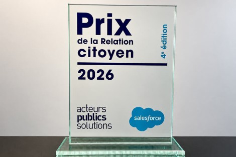 La Mairie de Cannes, repr&eacute;sent&eacute;e par Ang&eacute;lique Sunsero, directeur g&eacute;n&eacute;ral adjoint des services, re&ccedil;oit le Prix de la Relation citoyen 2026 &copy; : Vincent Baillais